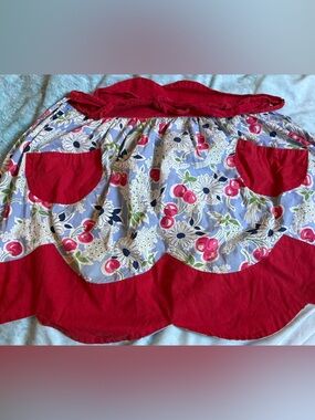 Vintage Half Apron -Red Trim Floral, Scalloped-Edge, Tie Waist with Pockets